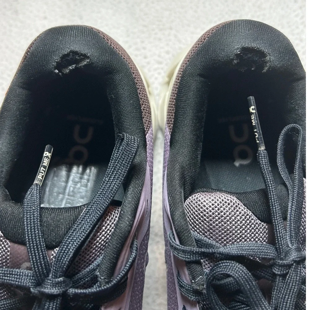 On Cloudflyer Running Shoes Womens 7 Purple Mauve Low Top Sneakers 71.98092